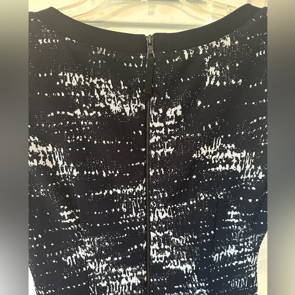 Kay Unger Black and White Textured Sheath Dress - Picture 4 of 7